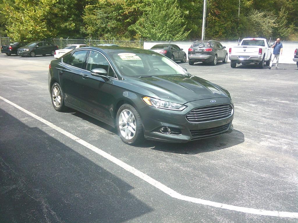 2015 Ford Fusion SE's photo