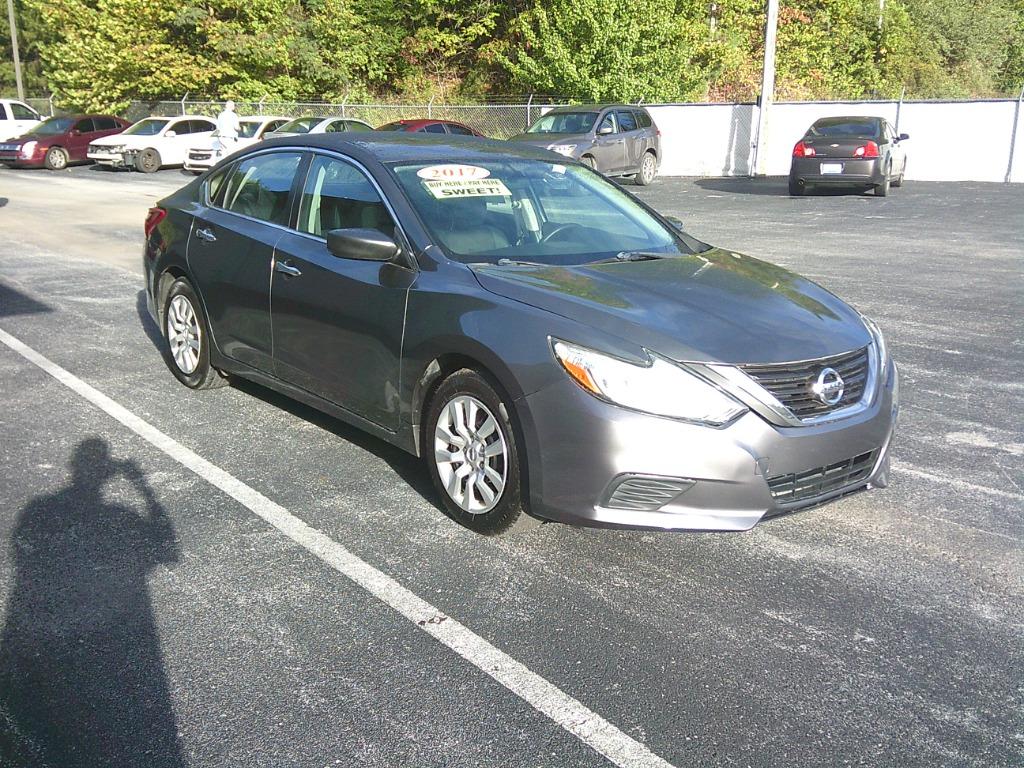 2017 Nissan Altima S's photo
