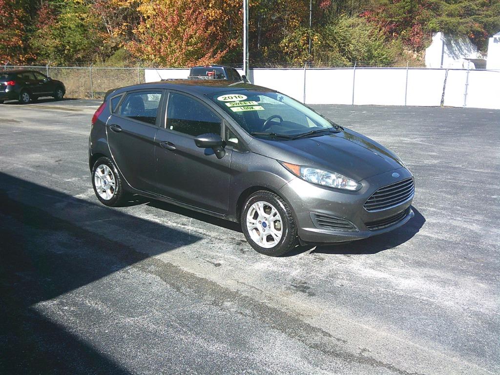 2016 Ford Fiesta SE's photo