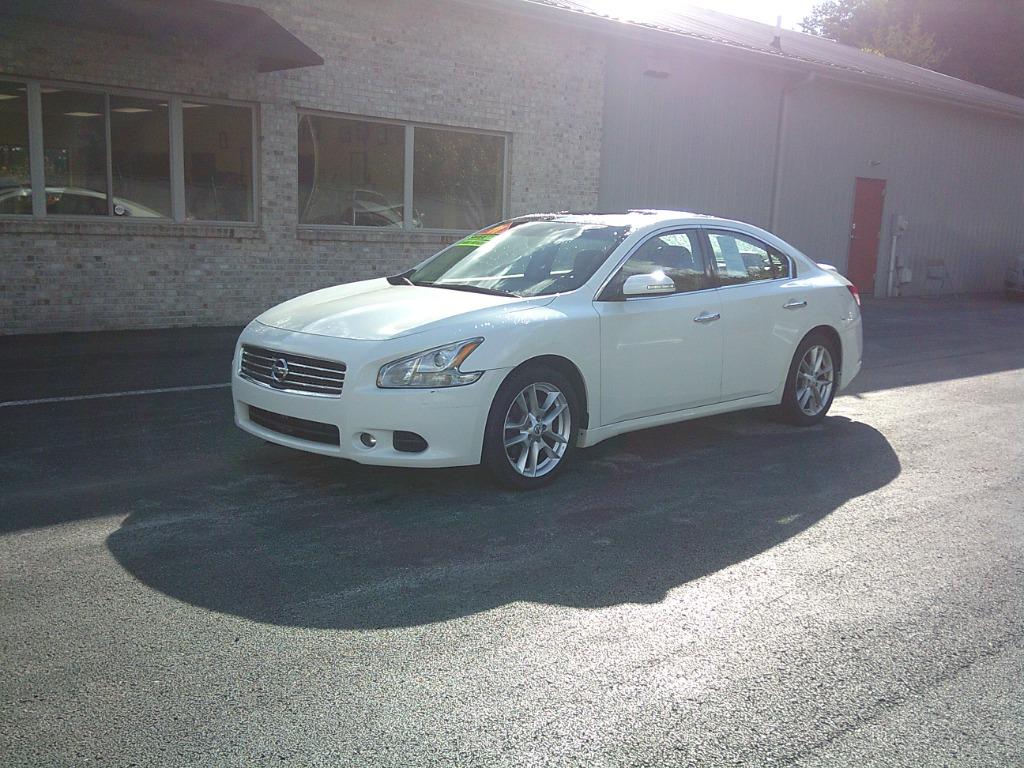 2011 Nissan Maxima SV's photo