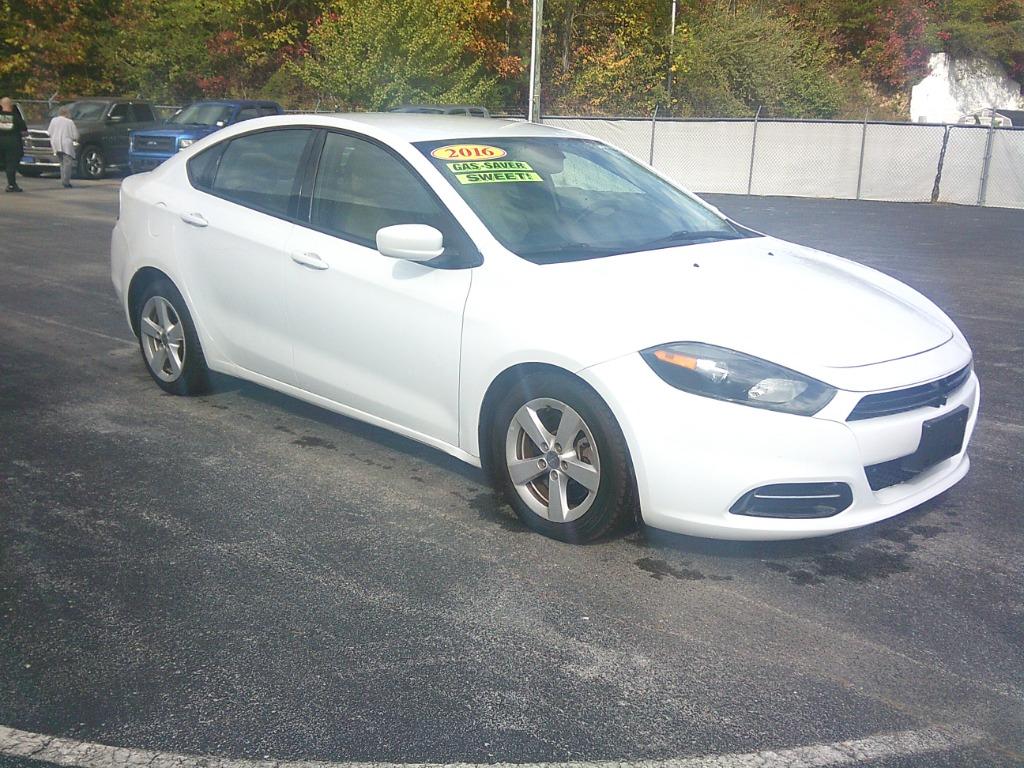 2016 Dodge Dart SXT's photo
