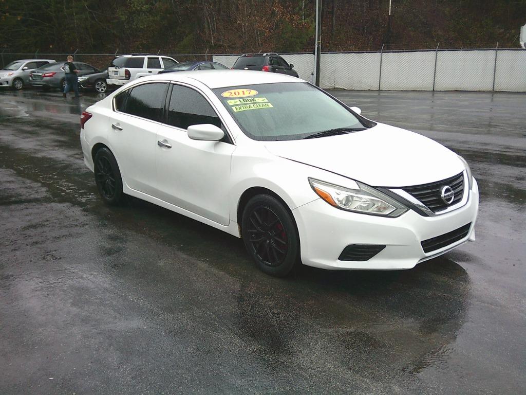 2017 Nissan Altima S's photo