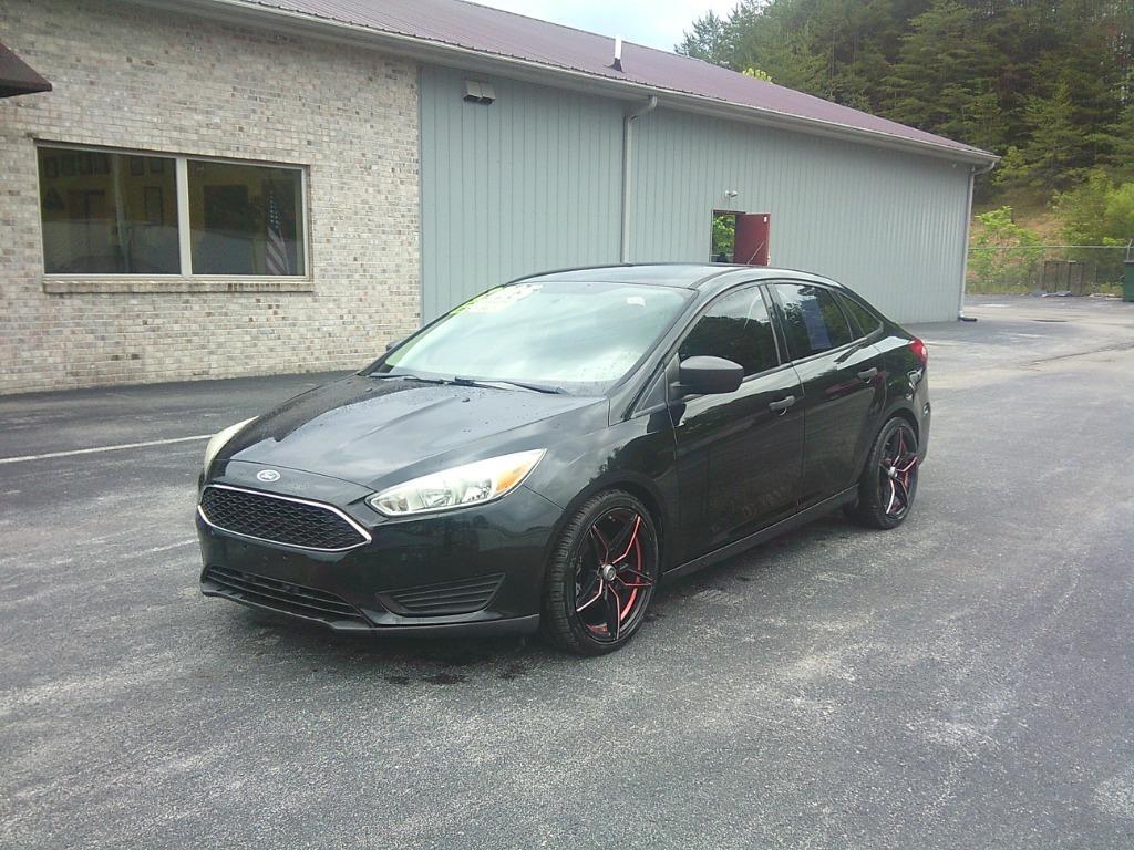 2015 Ford Focus Sedan S's photo